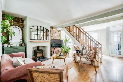2 bedroom end of terrace house for sale