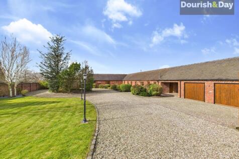 Newcastle Road, Market Drayton TF9 4 bed detached house for sale