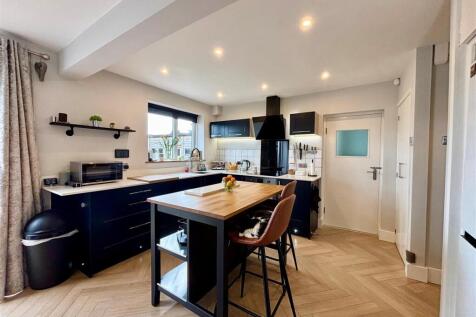 Hawk Road, High Peak SK22 4 bed link detached house for sale
