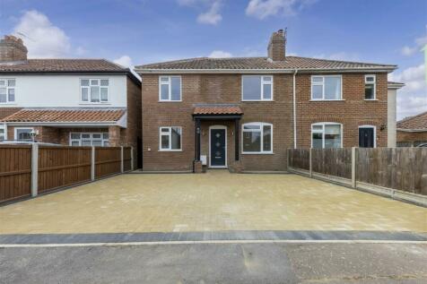 5 bedroom semi-detached house for sale