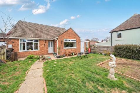 Canterbury Road, Hawkinge, CT18 3 bed detached house for sale