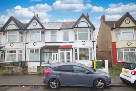 Hampton Road, Chingford E4 3 bed end of terrace house for sale