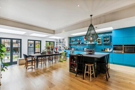 6 bedroom semi-detached house for sale
