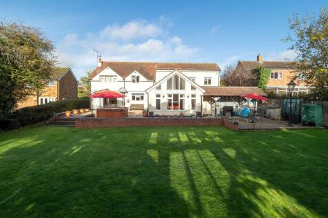 5 bedroom detached house for sale