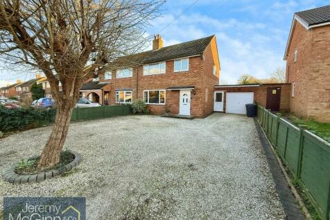 3 bedroom semi-detached house for sale