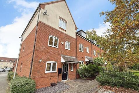 4 bedroom town house for sale