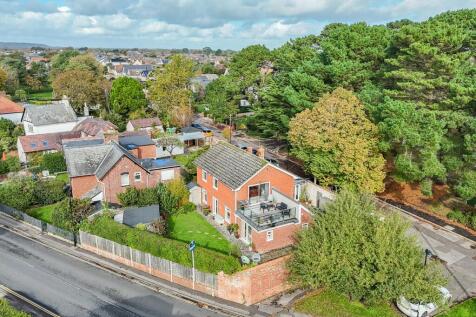 Mudeford, Christchurch, BH23 4 bed detached house for sale