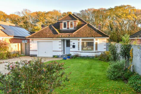 Elphinstone Road, Highcliffe... 4 bed chalet for sale