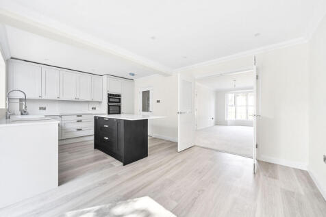 Latimers Close, Highcliffe... 3 bed semi