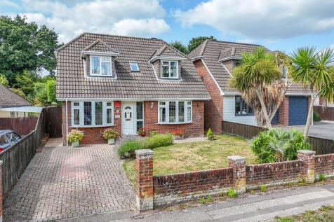 Ferndale Road, New Milton, BH25 4 bed chalet for sale