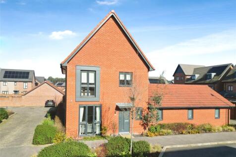Hawthorn Drive, Berkshire RG45 3 bed detached house for sale
