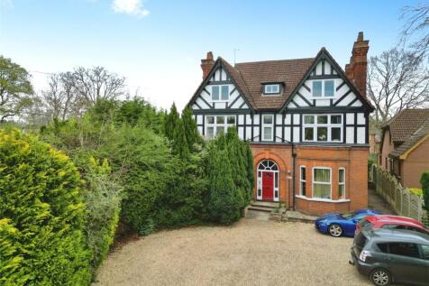 St. Johns Street, Berkshire RG45 2 bed apartment for sale