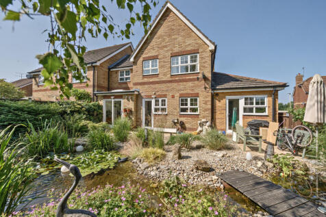 4 bedroom semi-detached house for sale