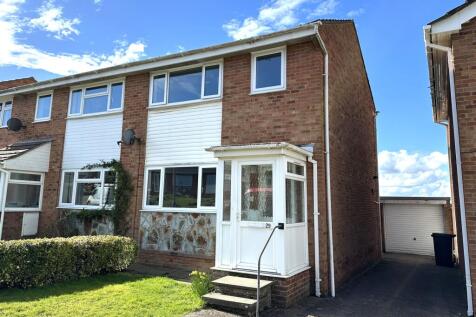 3 bedroom semi-detached house for sale