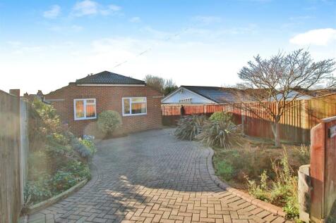 Passage Lane, Warsash, Southampton 2 bed detached bungalow for sale