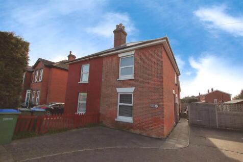 Bridge Road, Park Gate, Southampton 2 bed semi