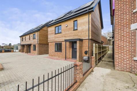 Bridge Road, Sarisbury Green... 3 bed detached house for sale