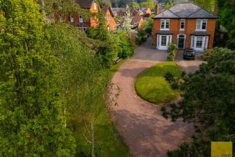 Worcester WR5 4 bed character property for sale