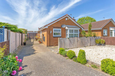 Hatfield, Doncaster DN7 2 bed detached bungalow for sale