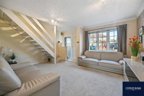 Empire Road, Perivale, Middlesex, UB6 3 bed detached house for sale