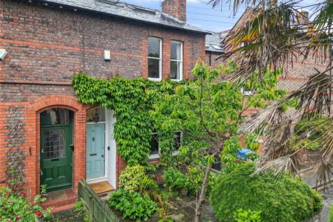 4 bedroom end of terrace house for sale