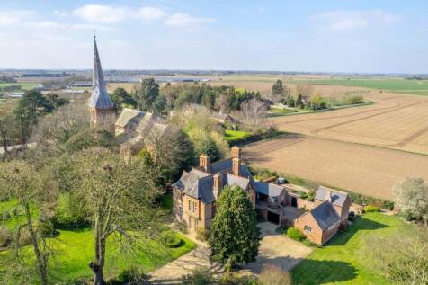5 bedroom country house for sale