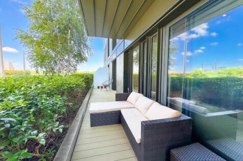 Deveraux House, Duke of Wellington... 2 bed ground floor flat for sale
