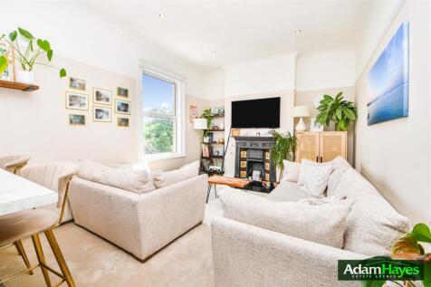 Friern Park, London N12 2 bed maisonette for sale