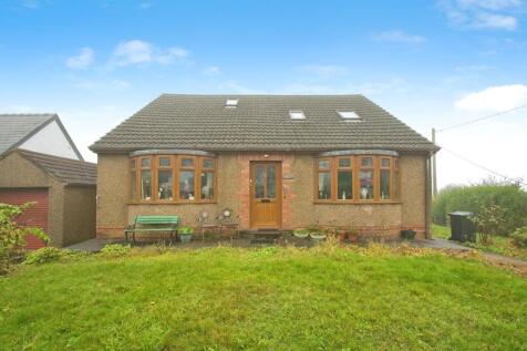 4 bedroom detached bungalow for sale