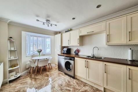 4 bedroom town house for sale