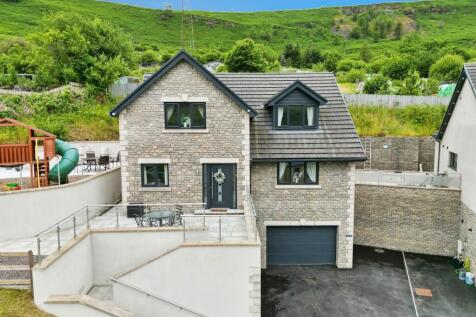 4 bedroom detached bungalow for sale