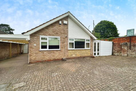 2 bedroom detached bungalow for sale