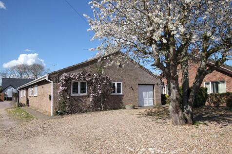 Holmes Lane, Soham CB7 5 bed detached bungalow for sale
