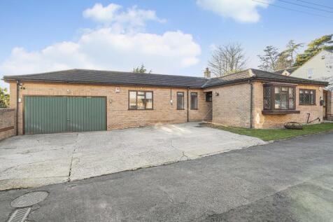 4 bedroom detached bungalow for sale