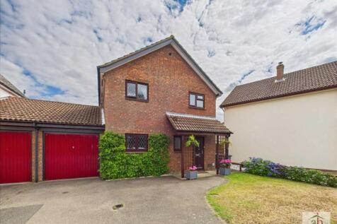 3 bedroom link detached house for sale