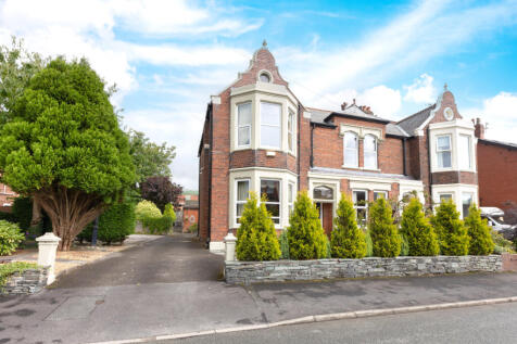 5 bedroom semi-detached house for sale