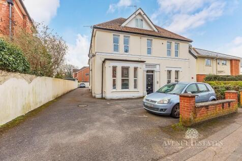 2 bedroom ground floor flat for sale