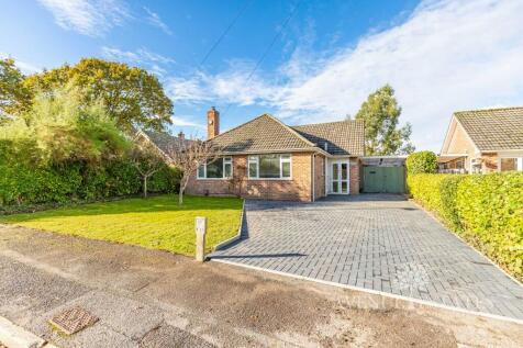 Woodfield Gardens, Christchurch BH23 4 bed detached house for sale