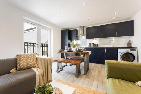 3 bedroom maisonette for sale