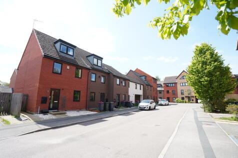 3 bedroom town house for sale