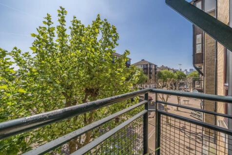 Wesley Avenue, London E16 2 bed flat for sale