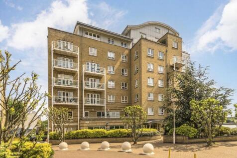 St. Davids Square, London E14 3 bed flat for sale