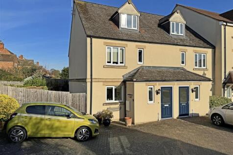 Bowman Mews, Stamford 3 bed end of terrace house for sale