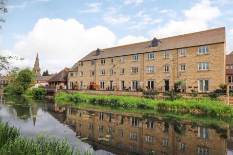 Riverside Place, Stamford, Lincolnshire 2 bed flat for sale