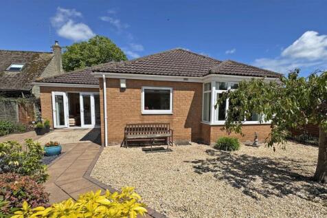Peakirk Road, Deeping Gate, Peterborough 2 bed detached bungalow for sale