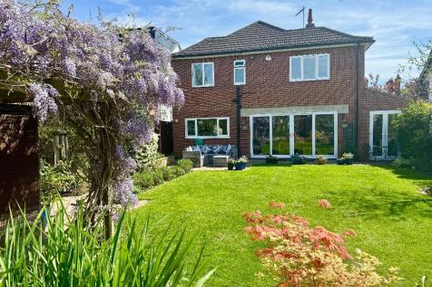 6 bedroom detached house for sale