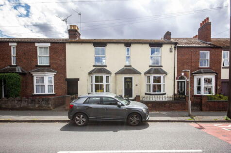 South Road, Stourbridge DY8 2 bed terraced house for sale