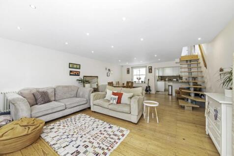 Norwood Road, Herne Hill, London, SE24 3 bed maisonette for sale