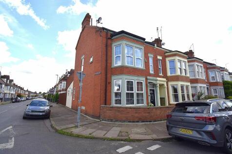 5 bedroom semi-detached house for sale