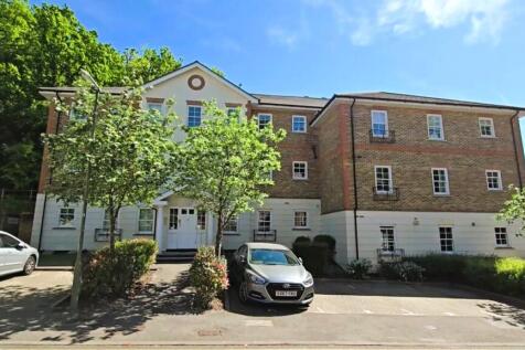 Markham Court, Camberley 2 bed ground floor flat for sale